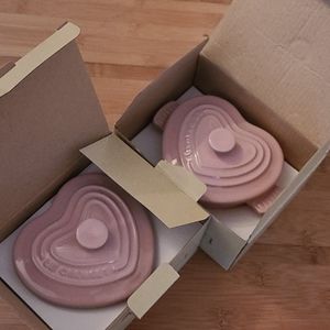 Le creuset  pink heart 8 oz cocotte